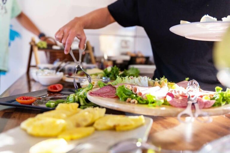 Drop-In-Surfcamp-Portugal-Beachlodge-Breakfast-4