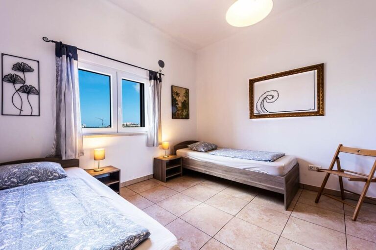 Drop-In-Surfcamp-Portugal-Beachlodge-Room-2-Bett-2