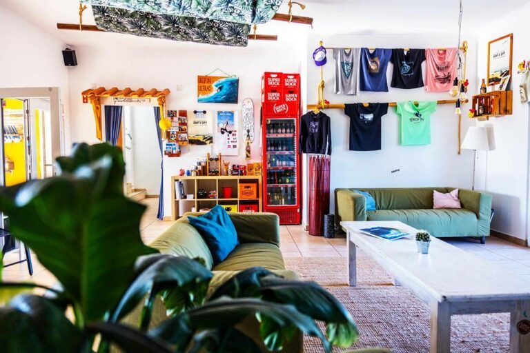 Drop-In-Surfcamp-Portugal-Beachlodge-Wohnzimmer-3