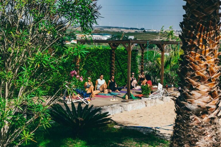 Drop-In-Surfcamp-Portugal-Resort-Garten-Yoga-1