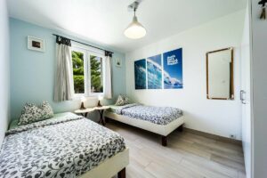 Drop-In-Surfcamp-Portugal-Resort-Room-2-Bett