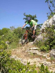 Drop-In-Surfcamp-Portugal-Bike-6